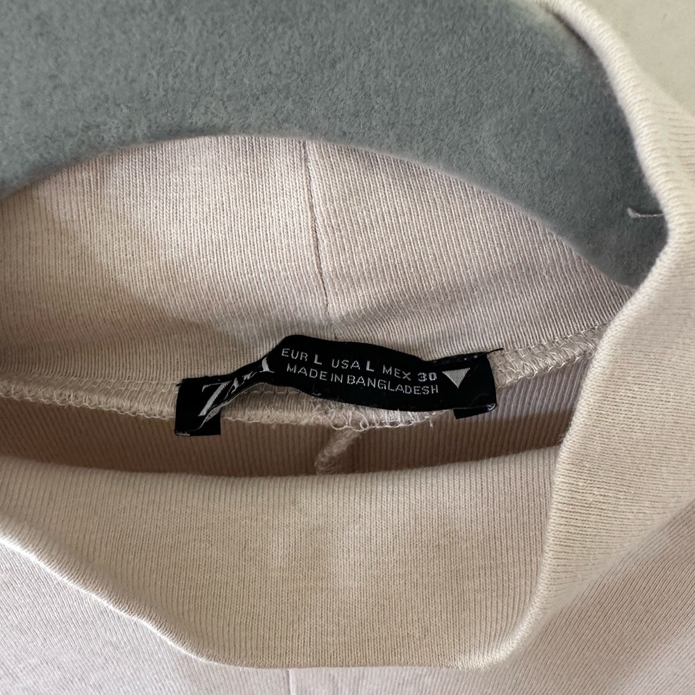 Zara Ruched Top - Picture 2 of 4